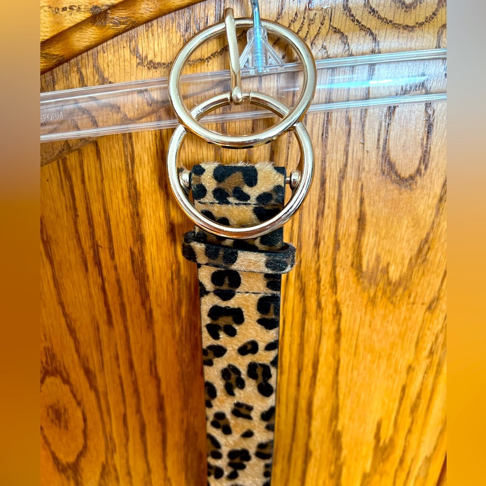 Animal print belt. Faux fur. Gold tone. EUC.